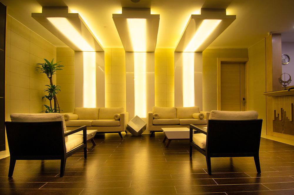 Vista Lobby Weston Suites Hotel