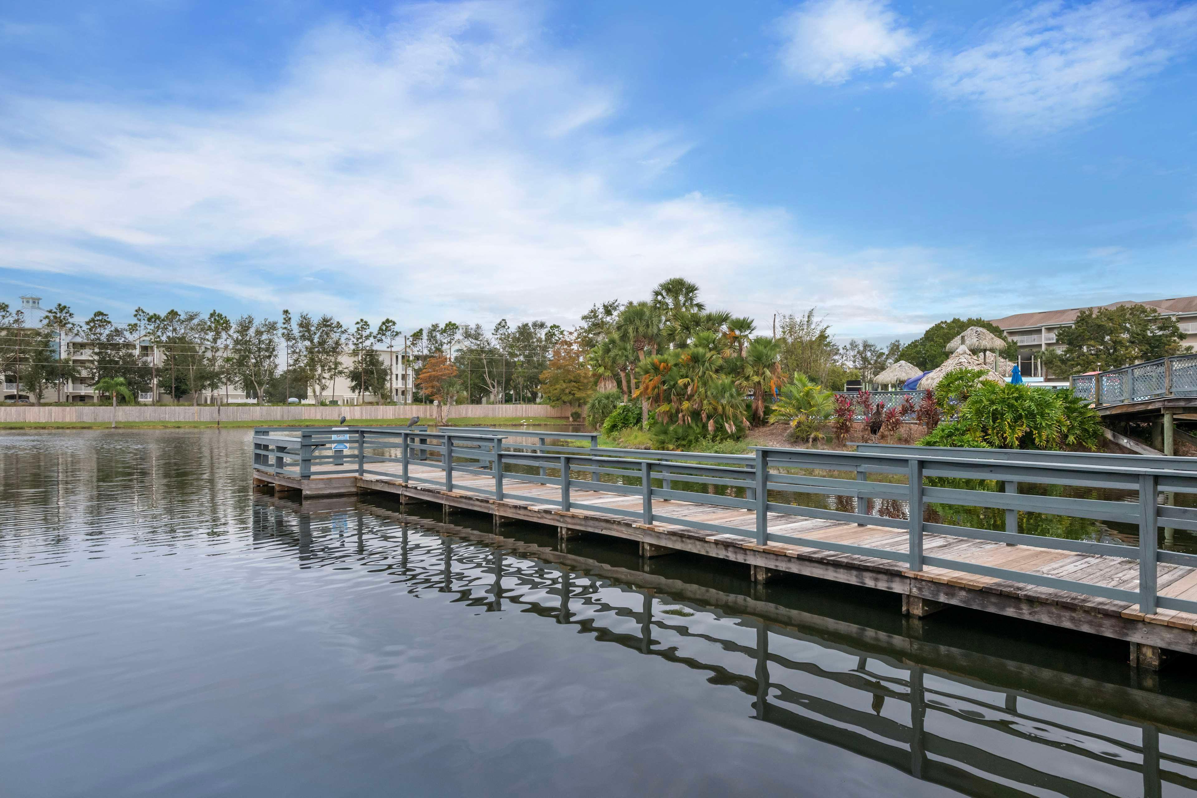 Vista Exterior Hilton Vacation Club Aqua Sol Orlando West