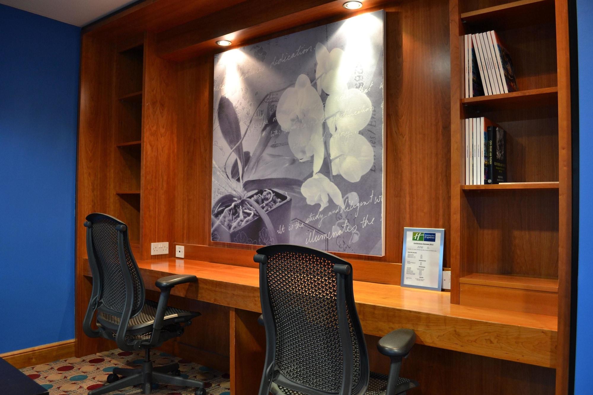 Vista Lobby Holiday Inn Express Shrewsbury by IHG