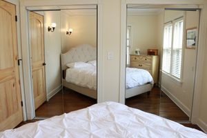 Renta temporal - WORLD CUP matches just 5 min away!  75" TV, KING BED, Lg 1 acre Yard, Sleeps 8