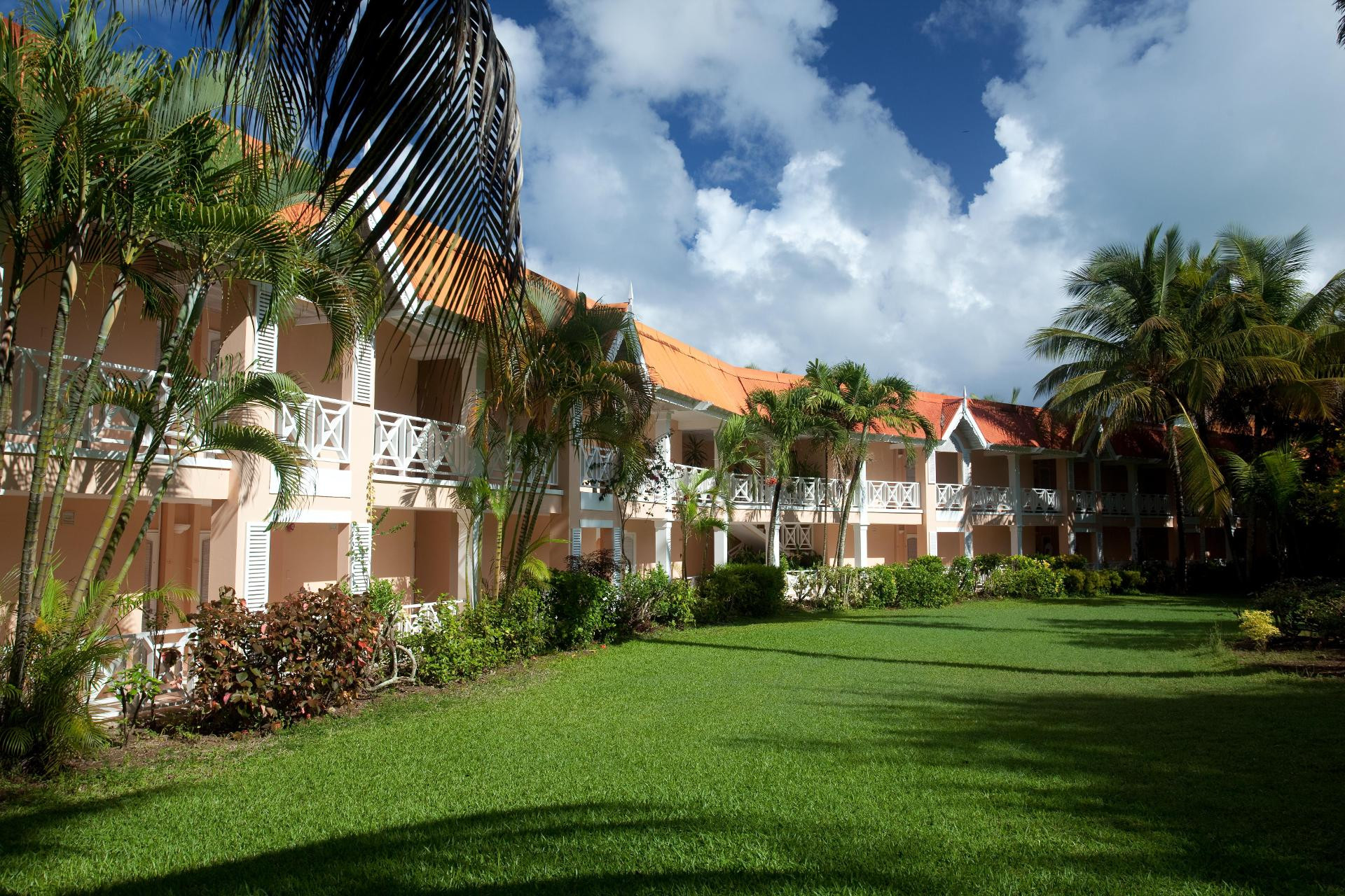 Vista Exterior Coco Reef Resort and Spa