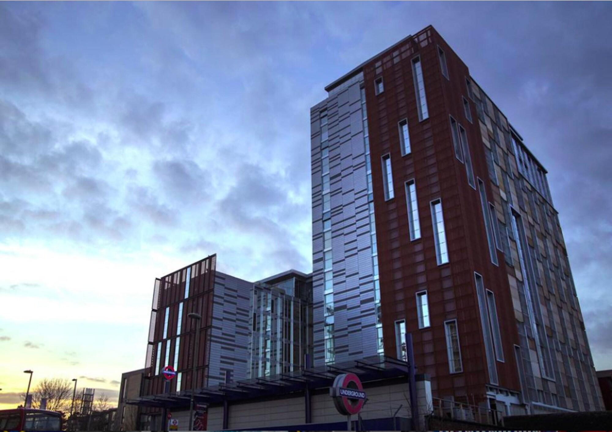 Vista Exterior The Stay Club Colindale