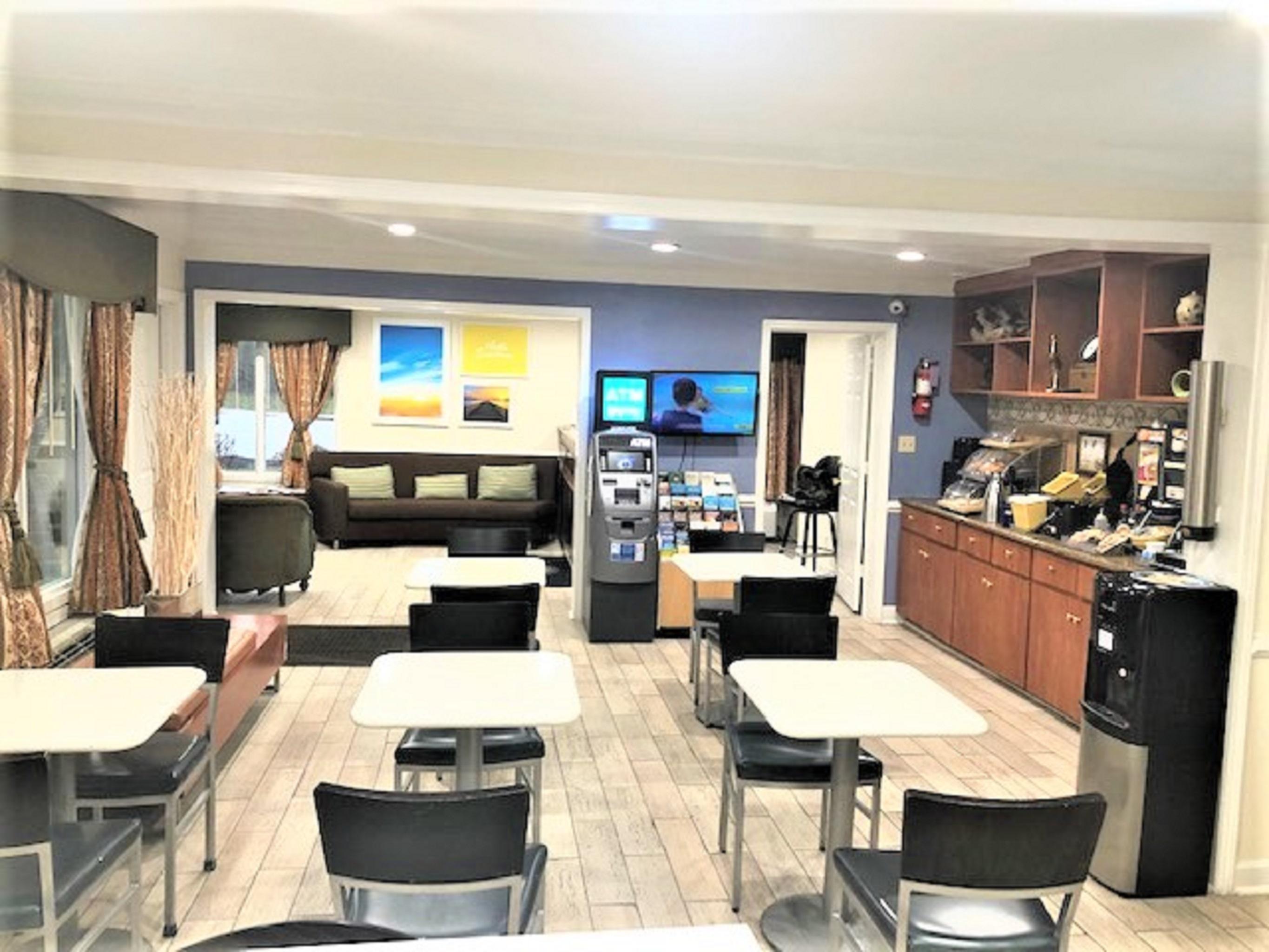 Vista Lobby Days Inn by Wyndham Manning