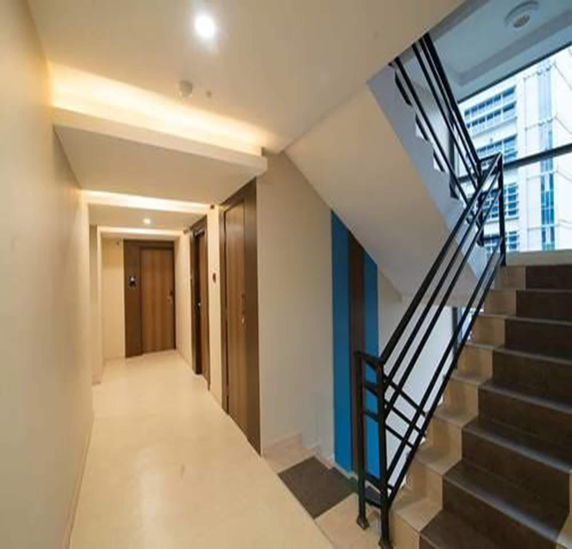 Varios Eastern Hotel
