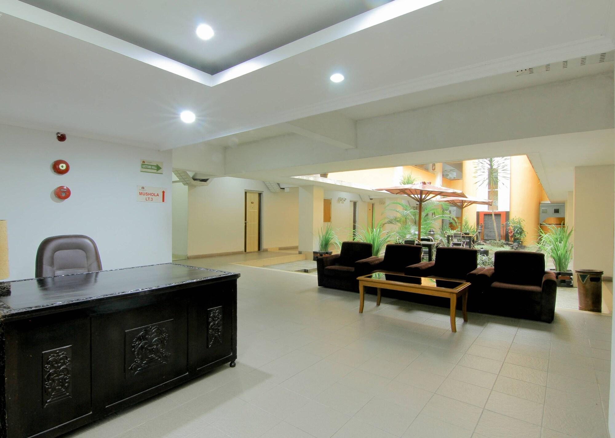 Vista Lobby University Hotel Yogyakarta