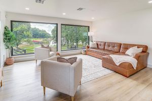 Alquiler Vacacional - Family Fun! Lake Eufaula Home w/ Wraparound Deck