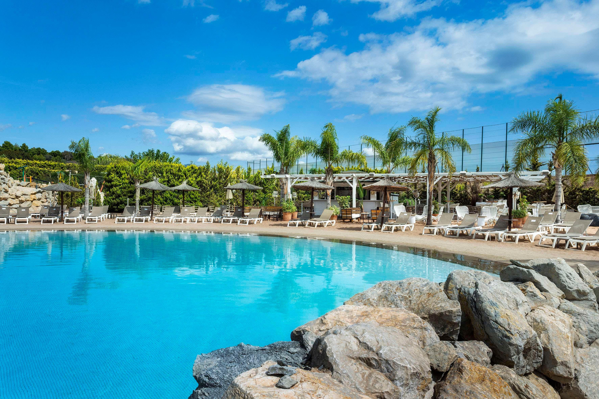 Vista Piscina Melia Villaitana
