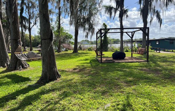 Lakefront Home w/ Hot Tub & Dock in Orlando! - Hoteles cerca de Cerca del Aeropuerto en Orlando