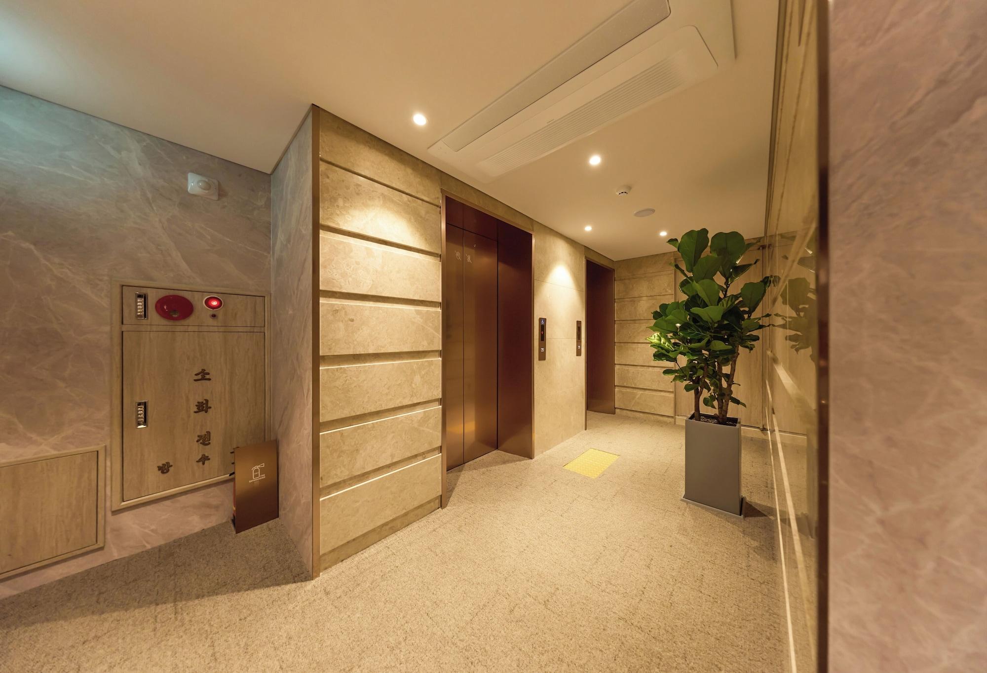 Varios Capace Hotel