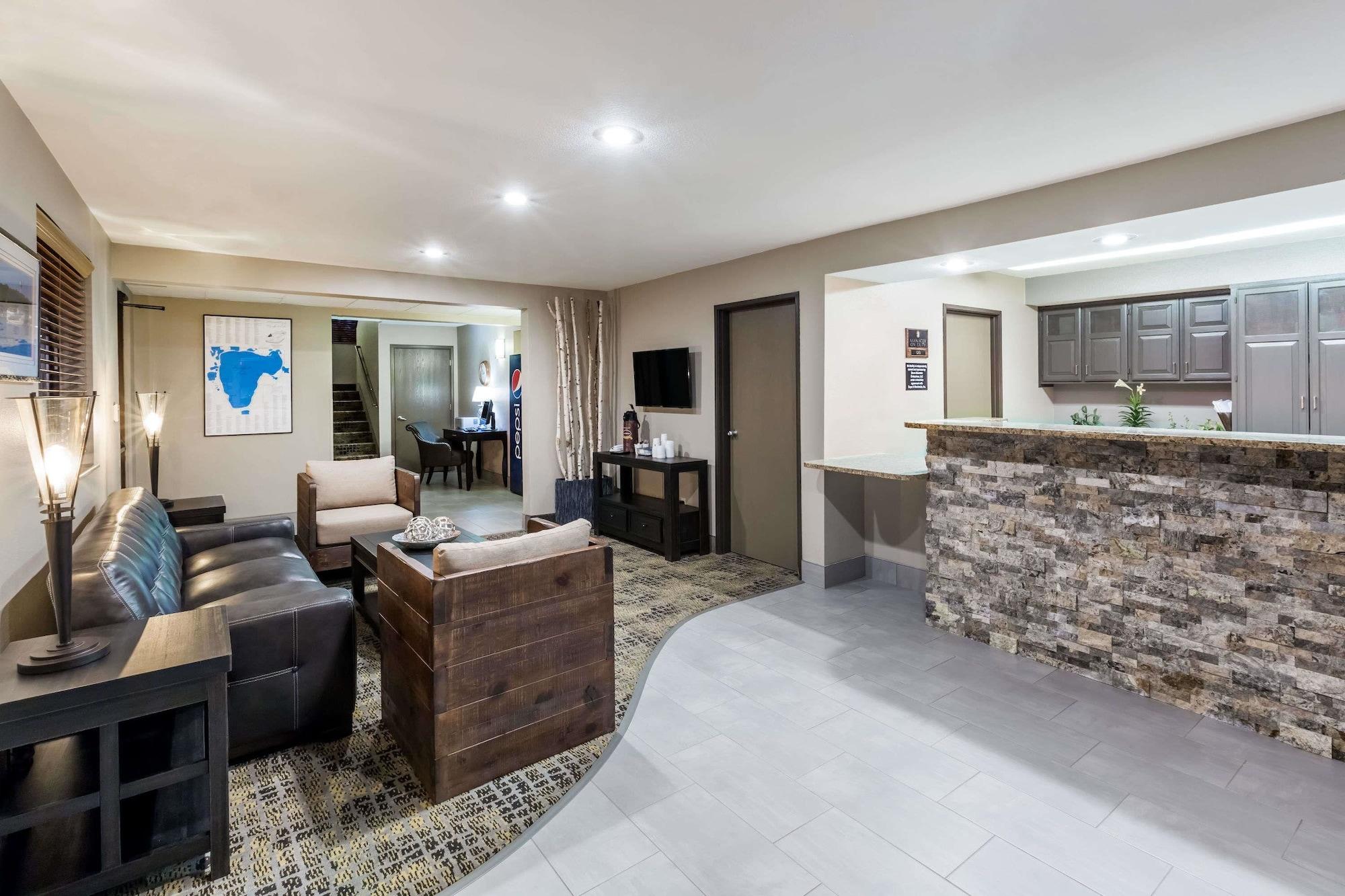 Vista Lobby Super 8 by Wyndham Spirit Lake/Okoboji