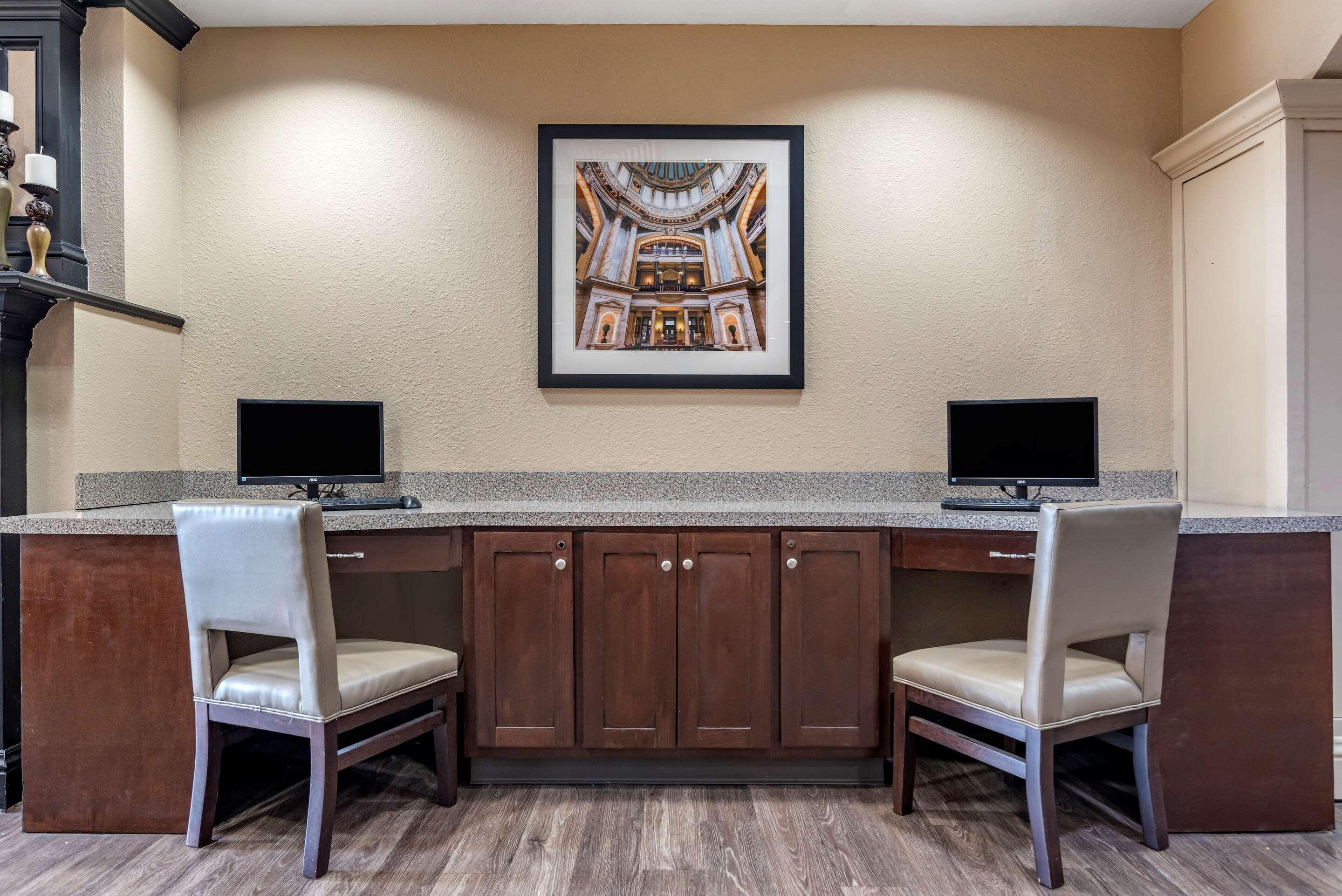 Centro de Negocios Comfort Inn & Suites