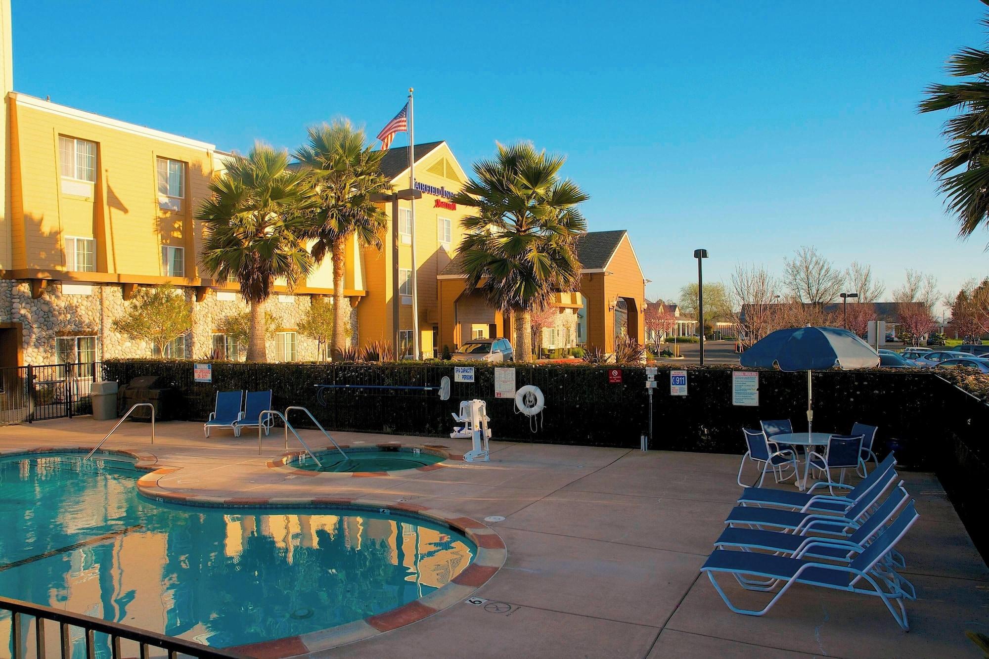Vista Piscina Fairfield Inn & Suites by Marriott Napa American Canyon