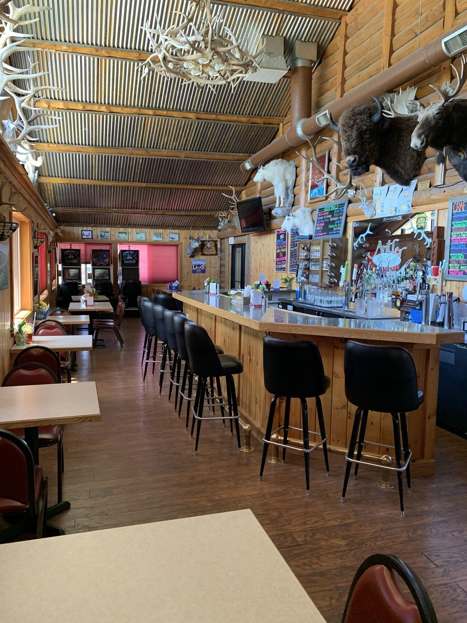 Restaurant Antler Lodge - Gardiner MT