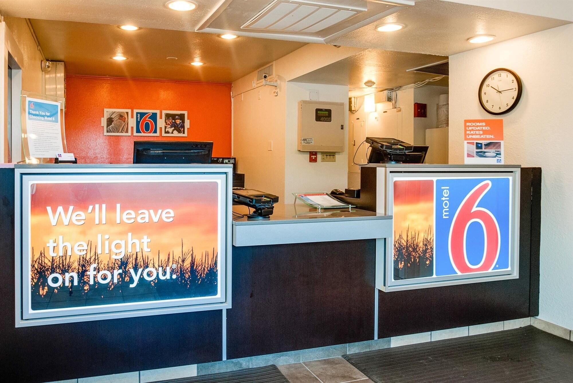 Vista Lobby Motel 6 Lenexa, KS - Kansas City Southwest