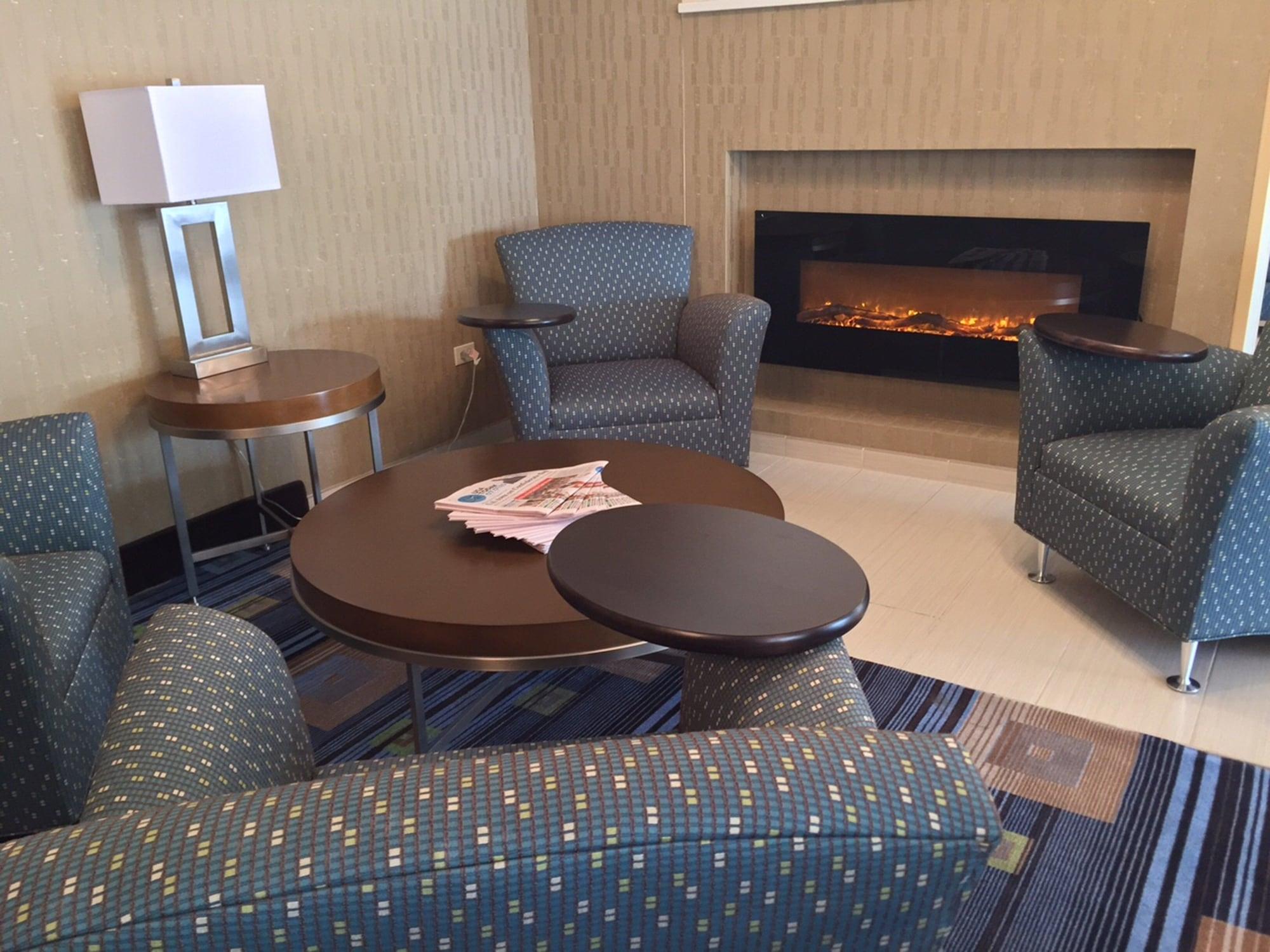 Vista Lobby Holiday Inn Express Chicago NW - Arlington Heights by IHG