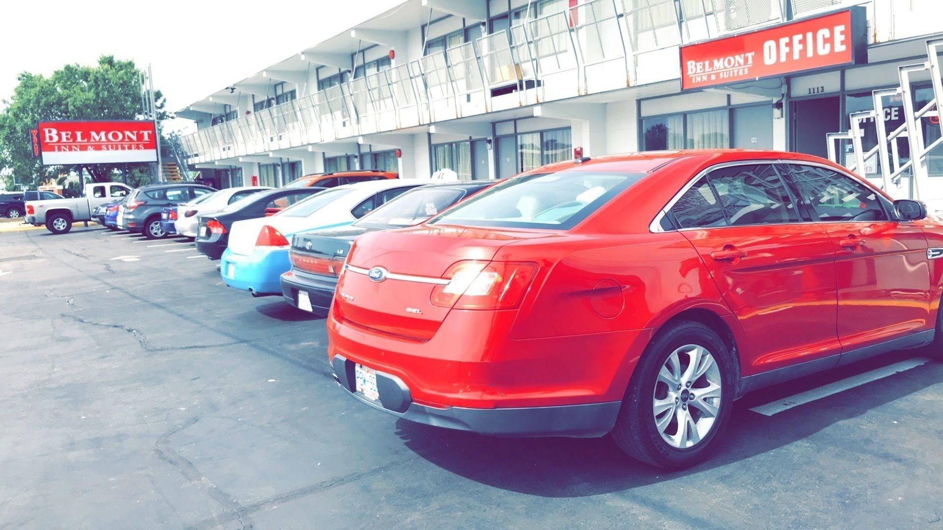 Varios Belmont Inn And Suites