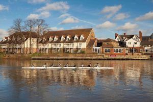 Alojamiento - Sunday London Staines-upon-Thames Heathrow T5