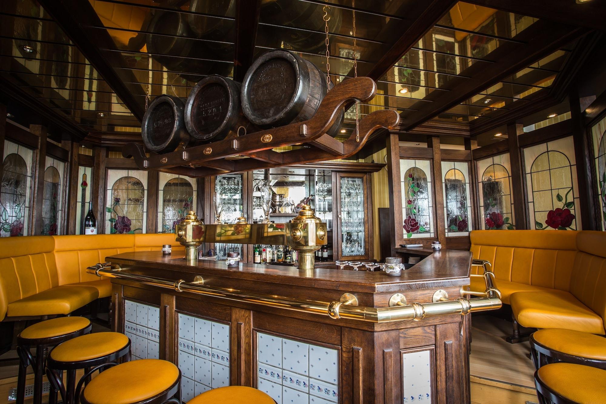 Bar/Salón Hotel Restaurant Verst