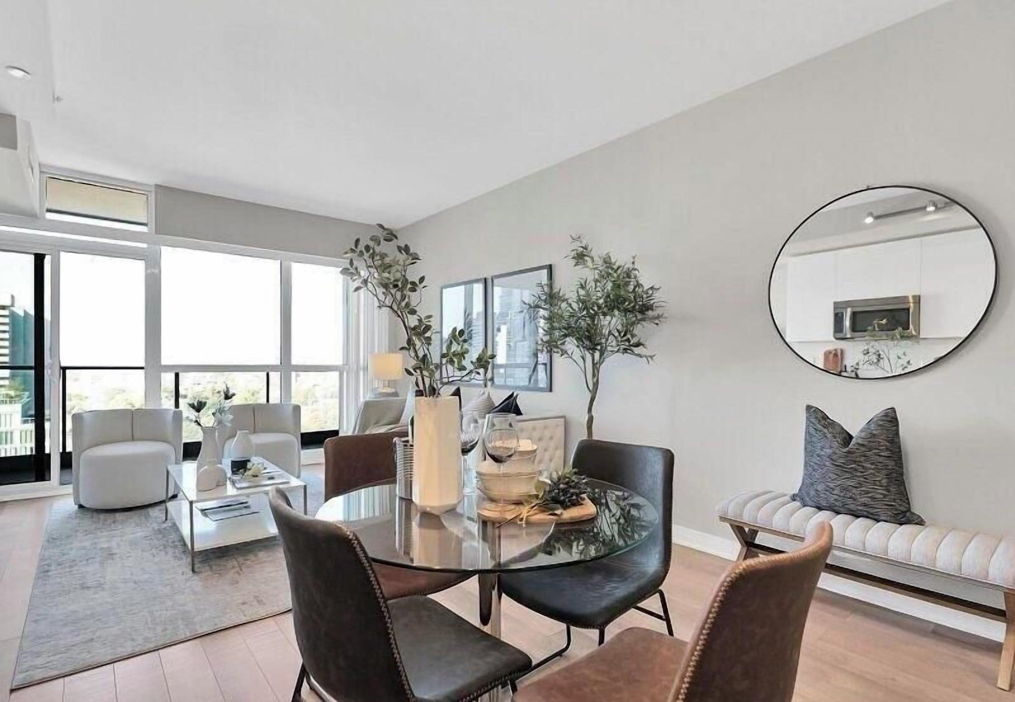 Varios Skyline Luxe Panoramic Suites & towers Toronto