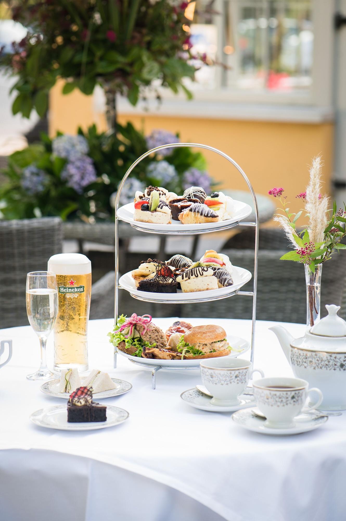 Vista Exterior Cork’s Vienna Woods Hotel and Villas