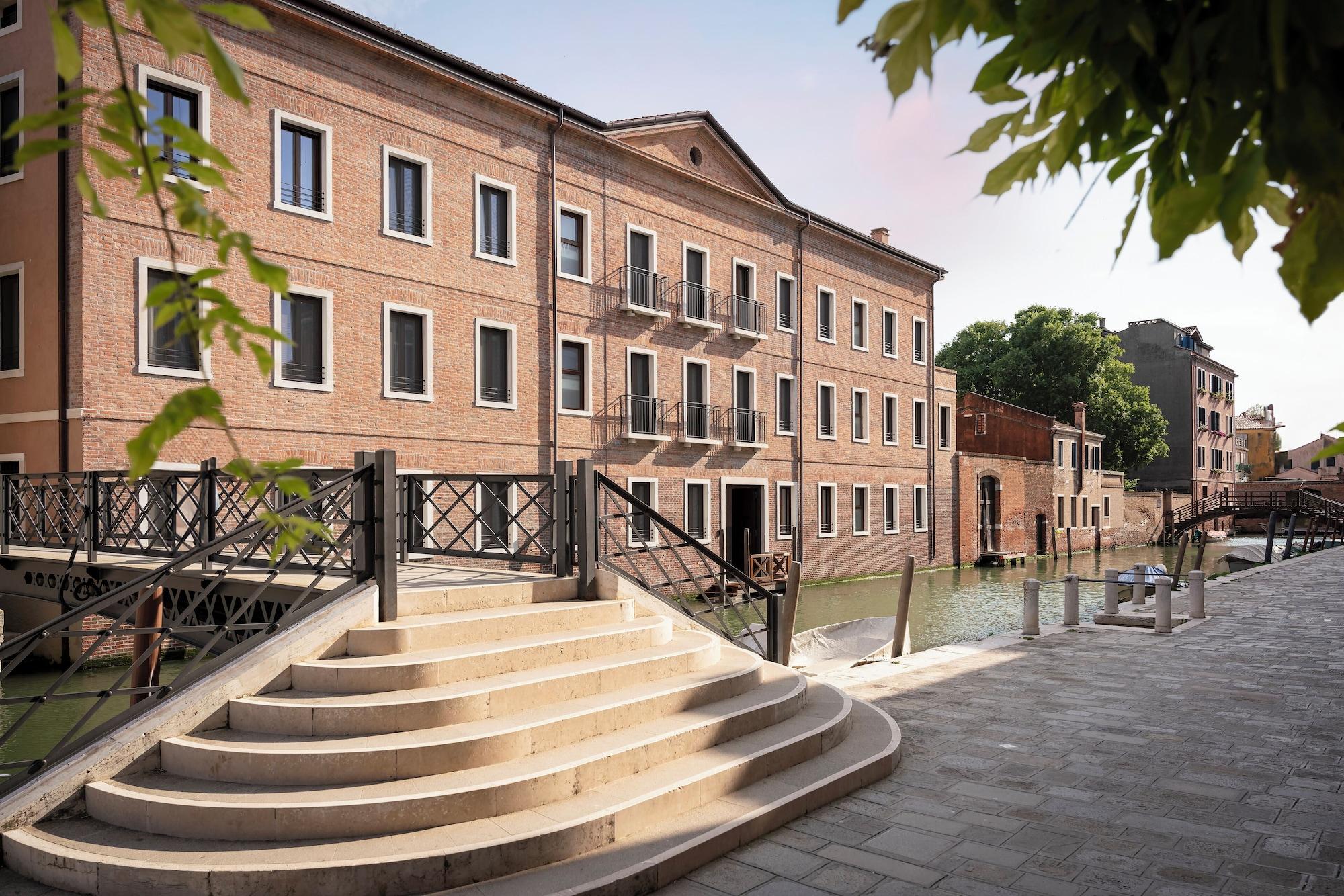 Varios Palazzo Dei Guardiani