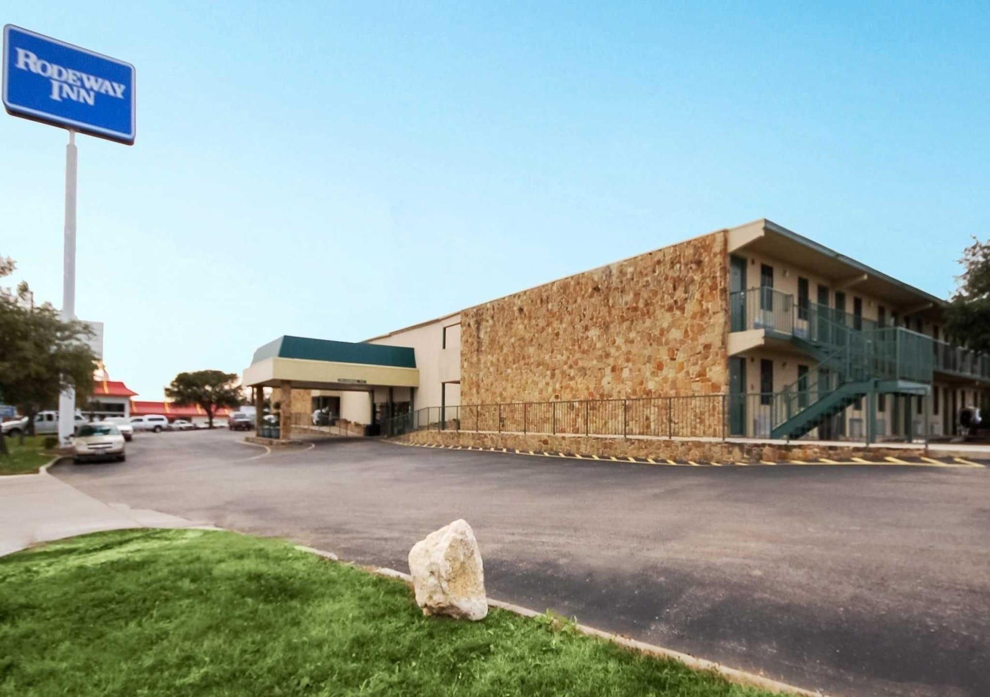 Varios Rodeway Inn New Braunfels