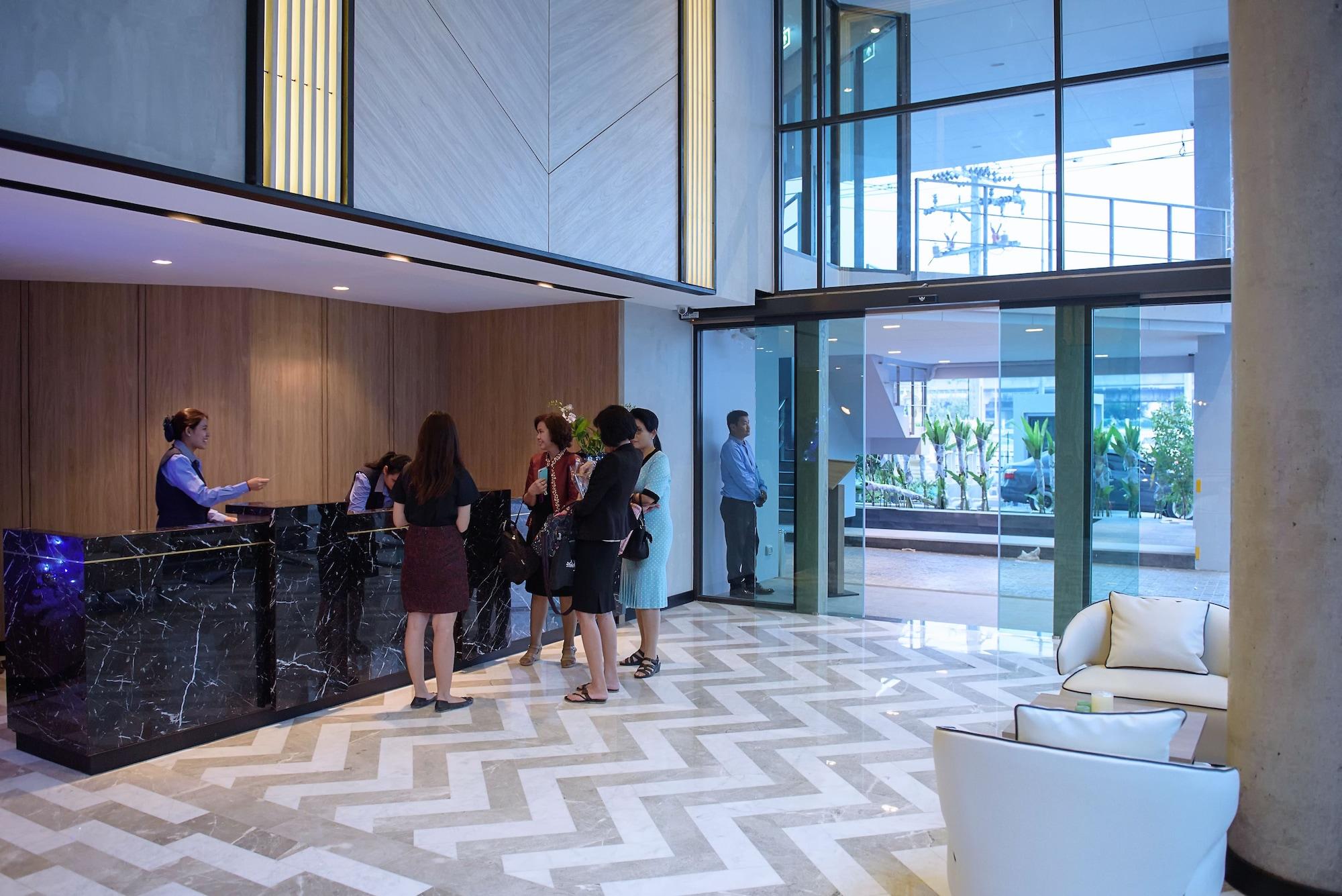 Vista Lobby Bella B Hotel