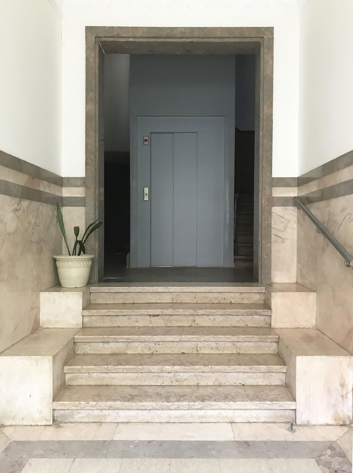 Varios Home Out Rooms & Apartments