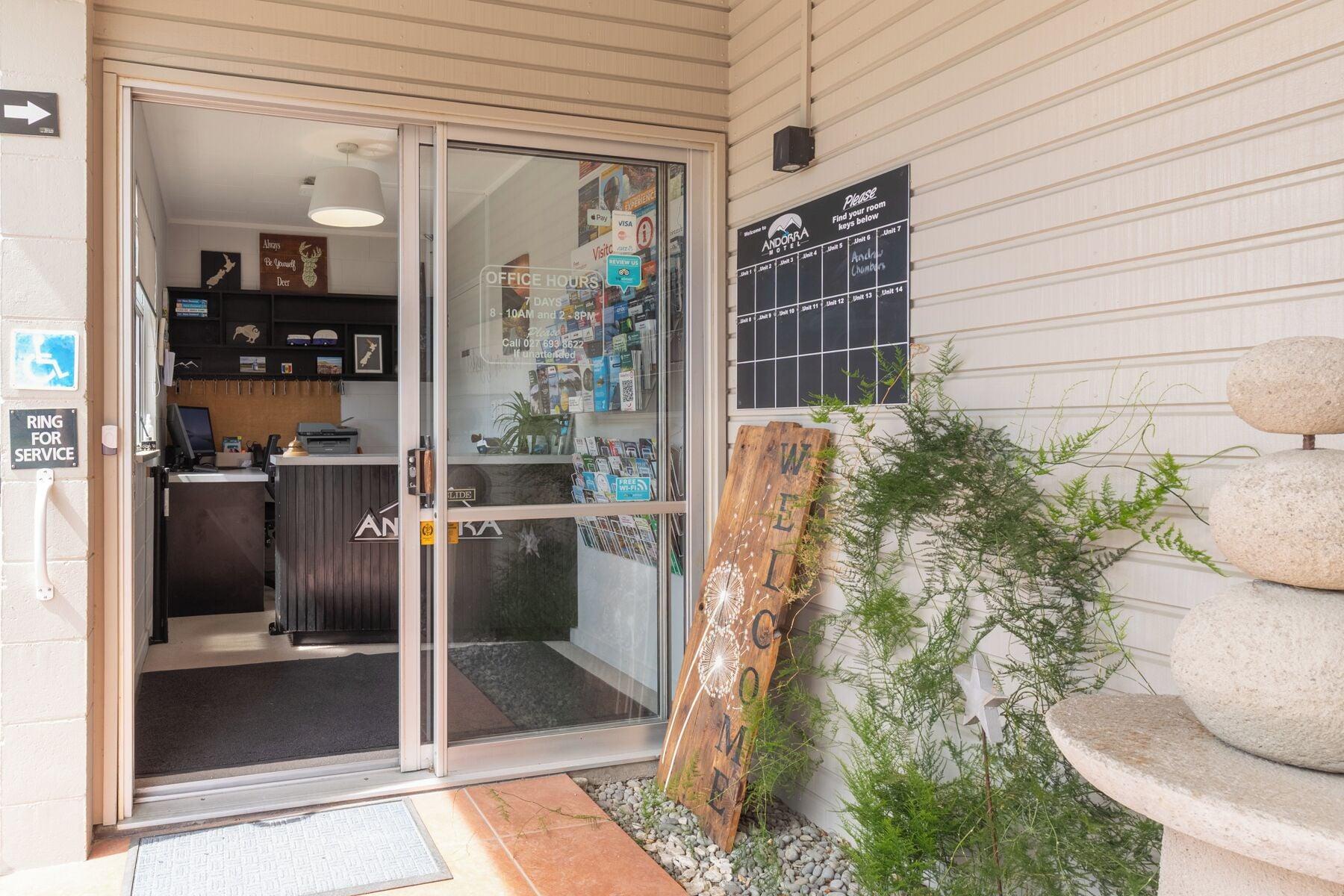 Vista Lobby Andorra Motel