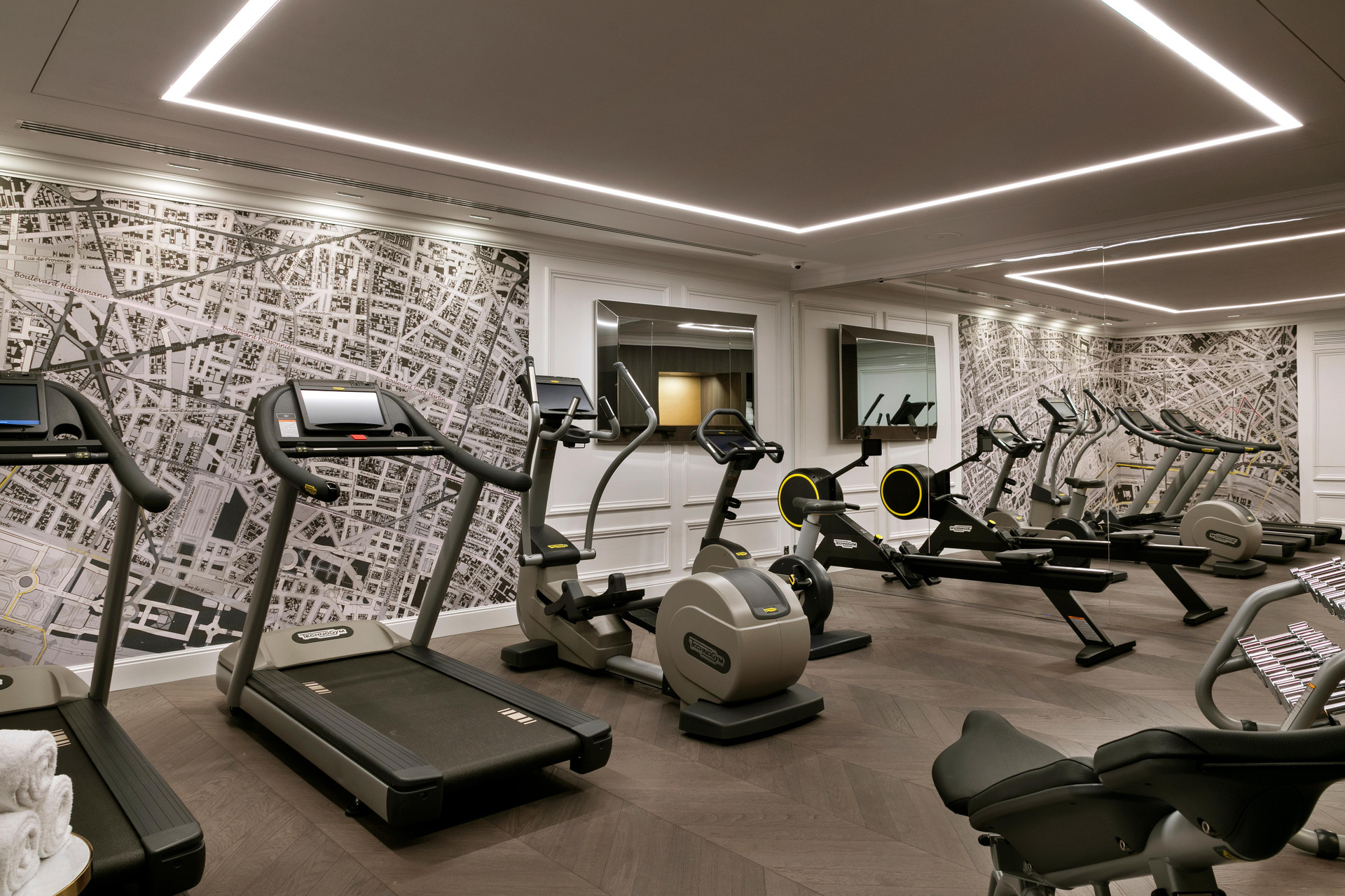 Instalaciones Recreativas La Clef Champs-Élysées Paris by The Crest Collection