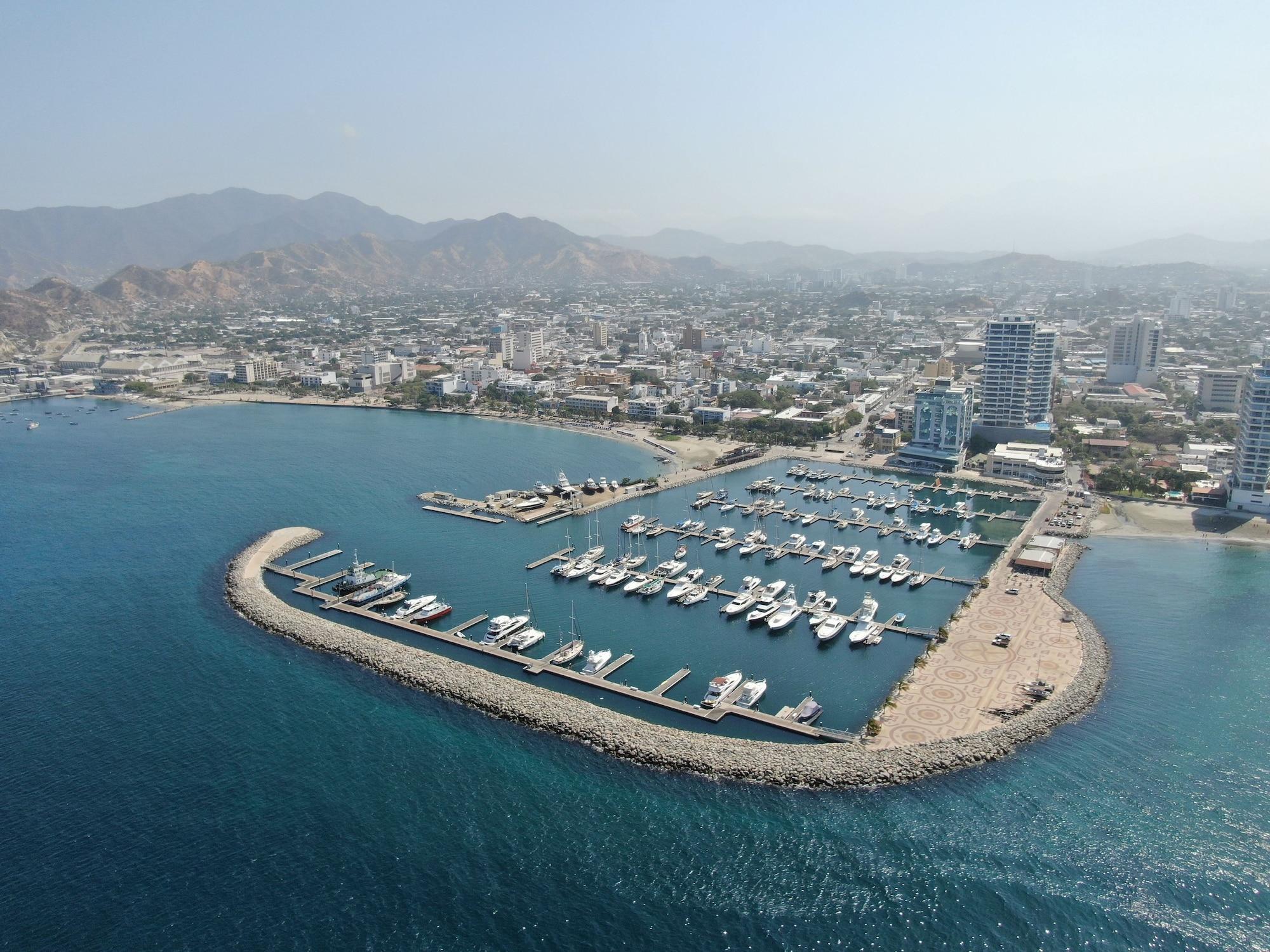 Vista Exterior Grand Marina Santa Marta