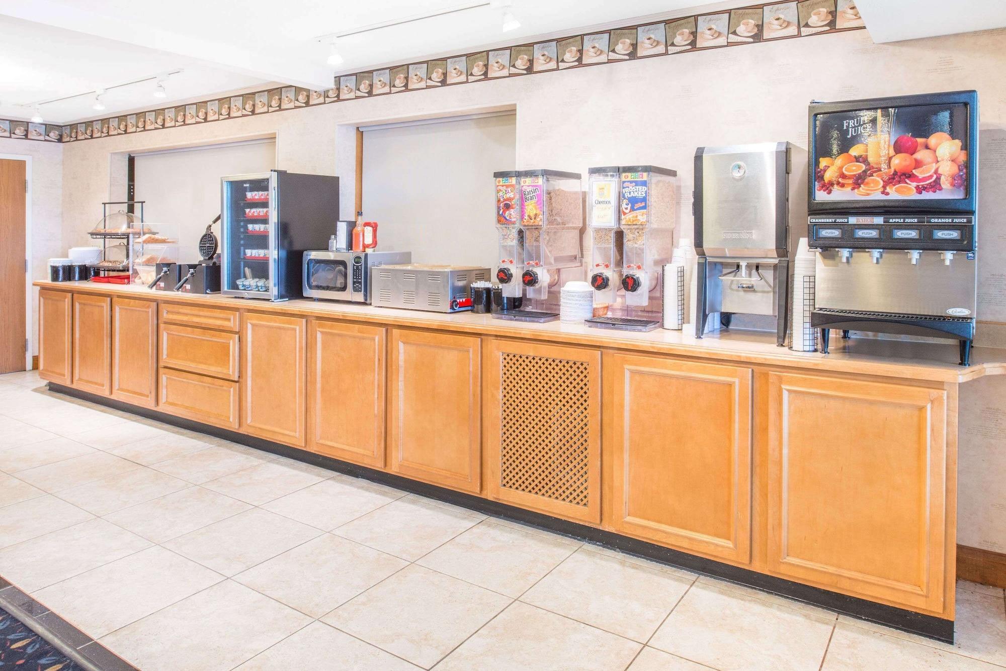 Restaurant Ramada by Wyndham Springfield North