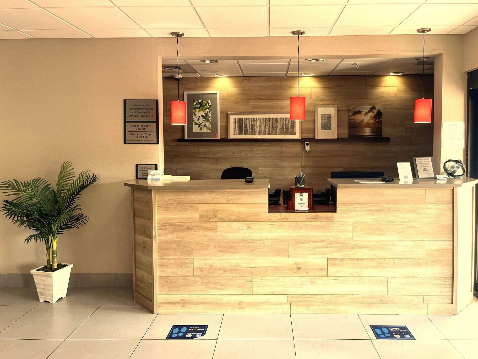 Vista Lobby Country Inn & Suites by Radisson, Midway - Tallahassee West