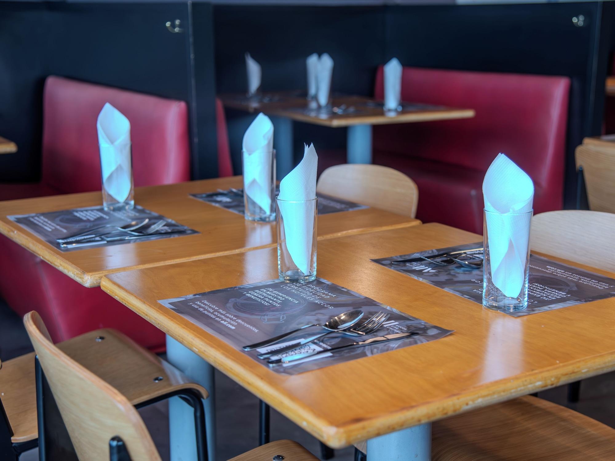 Restaurant Hotel ibis Montevideo Rambla