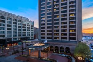 Alojamiento - Hilton Indianapolis Hotel & Suites
