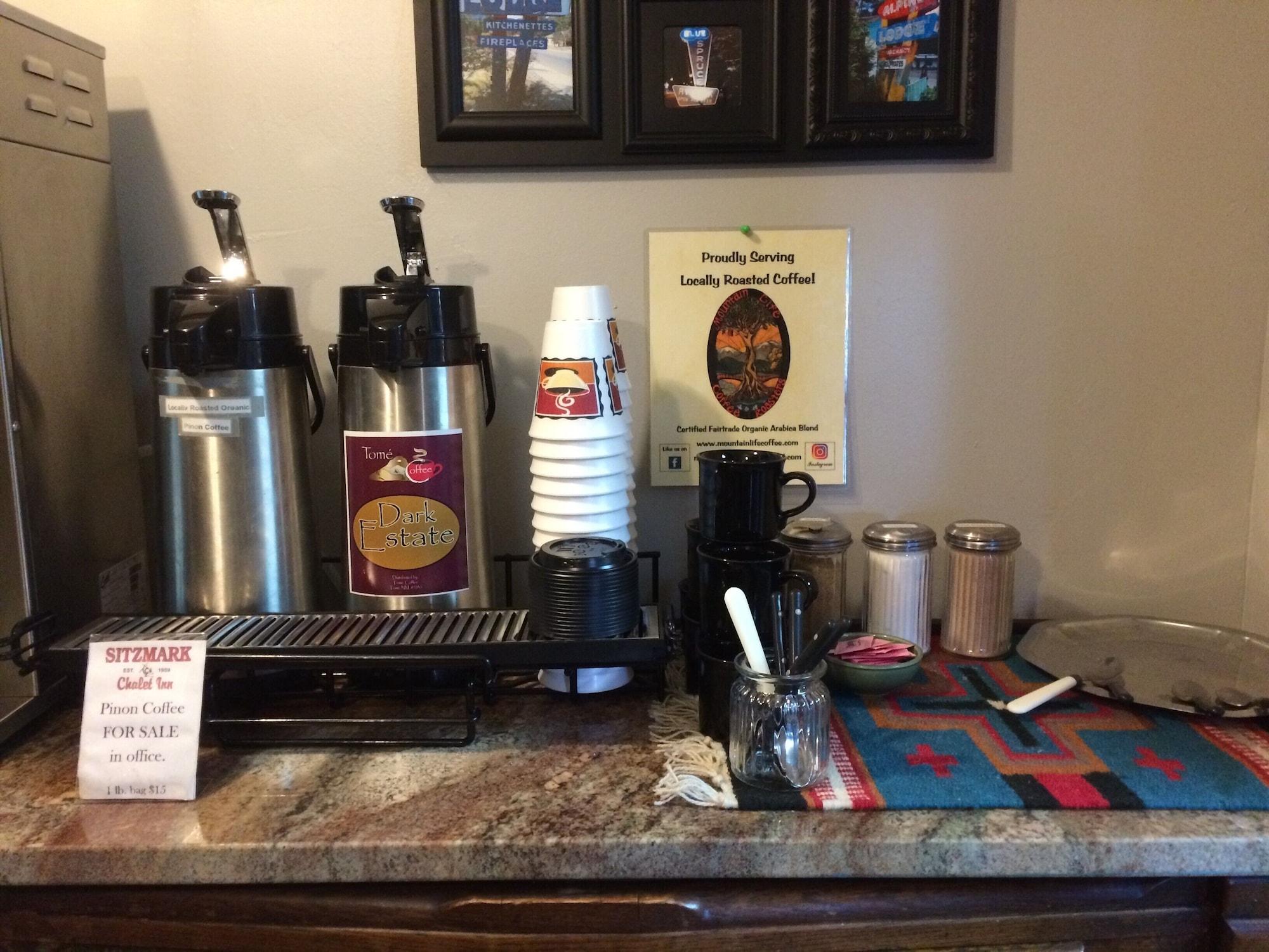 Bar/Salón Sitzmark Chalet Inn