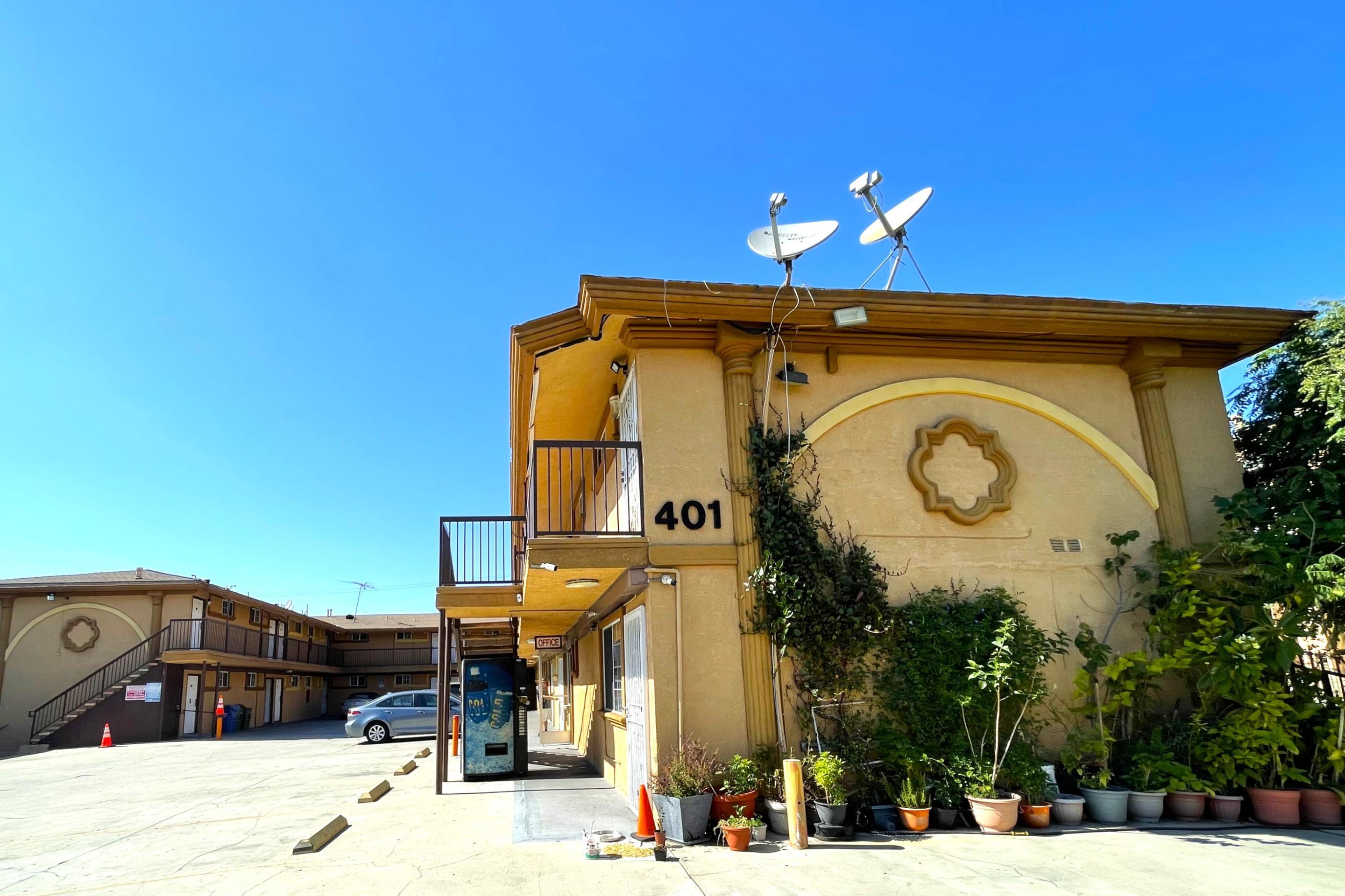 Vista Exterior Travel Inn Downtown LA