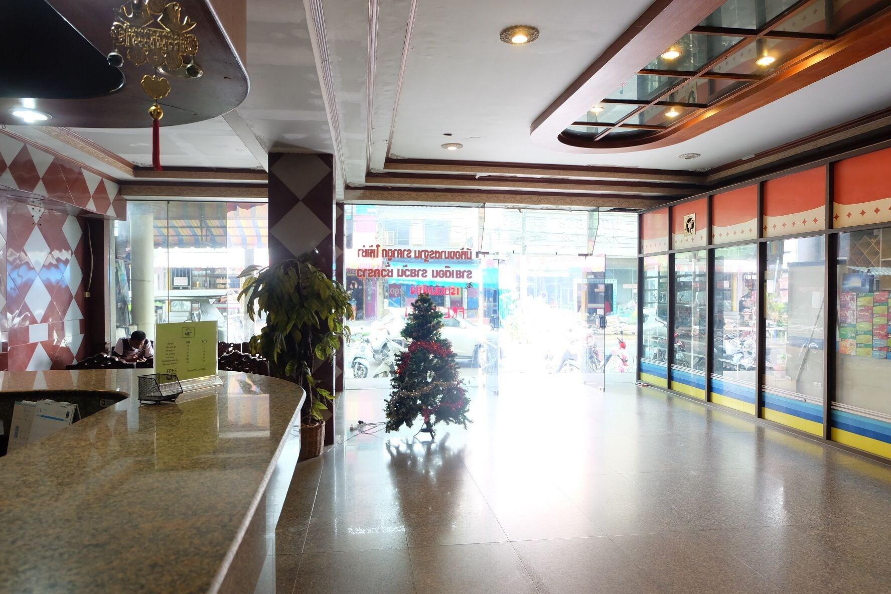 Vista Lobby Satit Padang Hotel