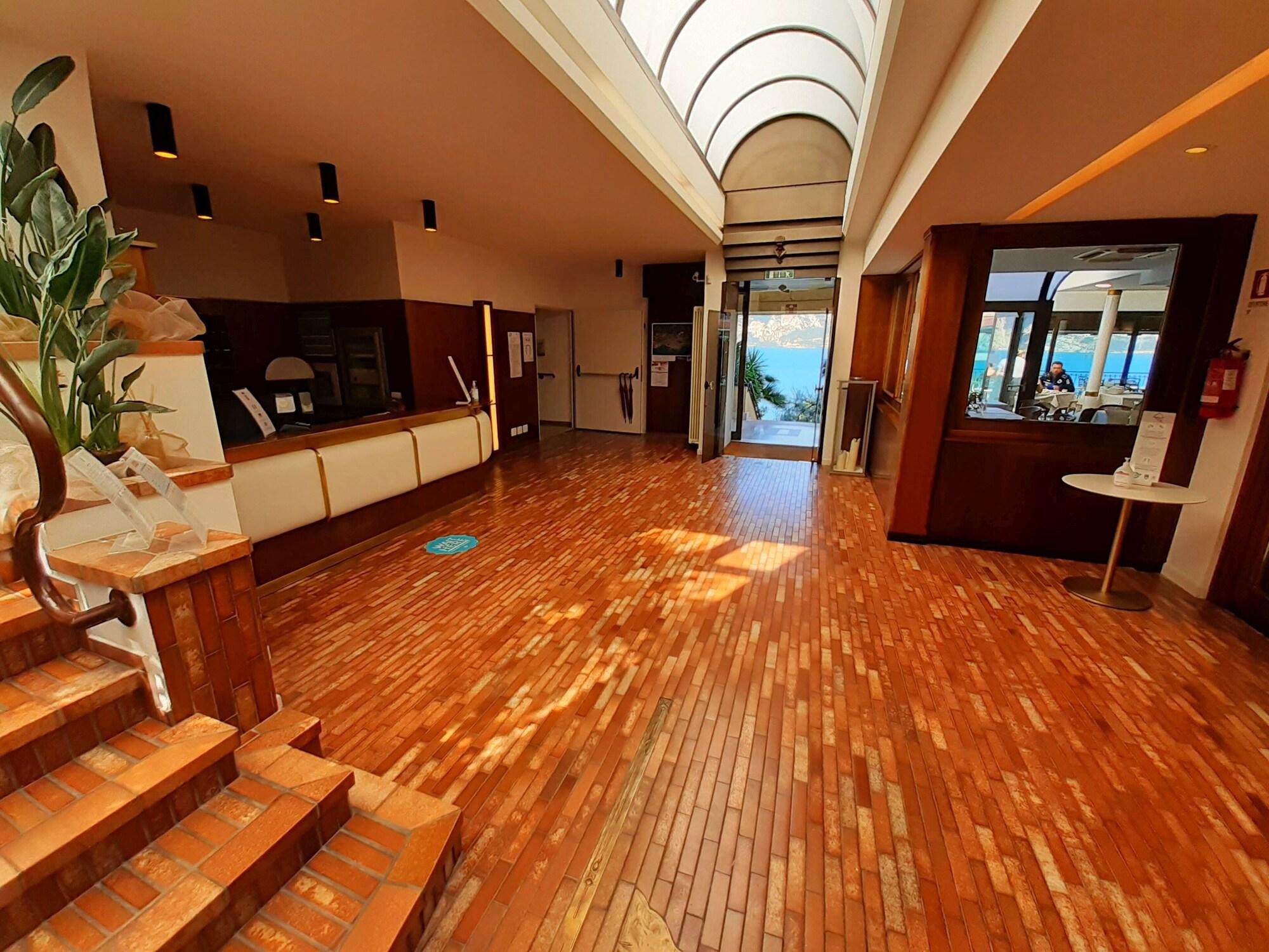 Vista Lobby Hotel Capri