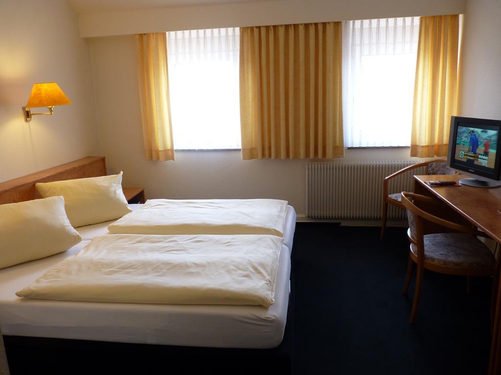 Büscher's Hotel by null