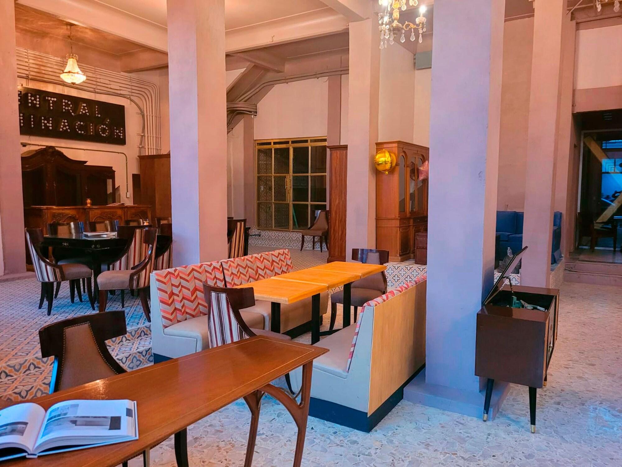 Vista Lobby Antique Hotel