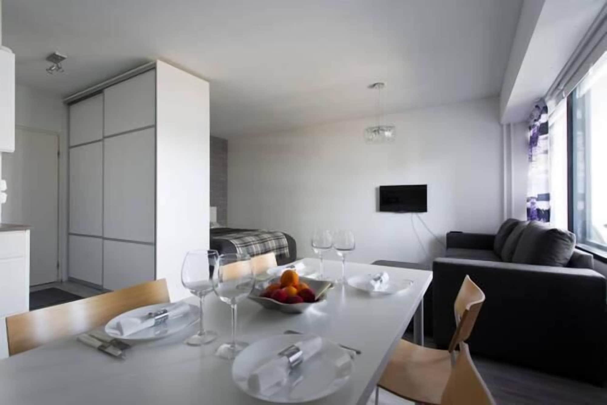 Restaurant Seaside Downtown Apartment