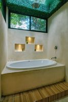 Alquiler Vacacional - Cozy Jungle Retreat- Hot tub, Private Pool & Breakfast - 5 mins to Beach