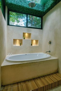 Cozy Jungle Retreat- Hot tub, Private Pool & Breakfast - 5 mins to Beach