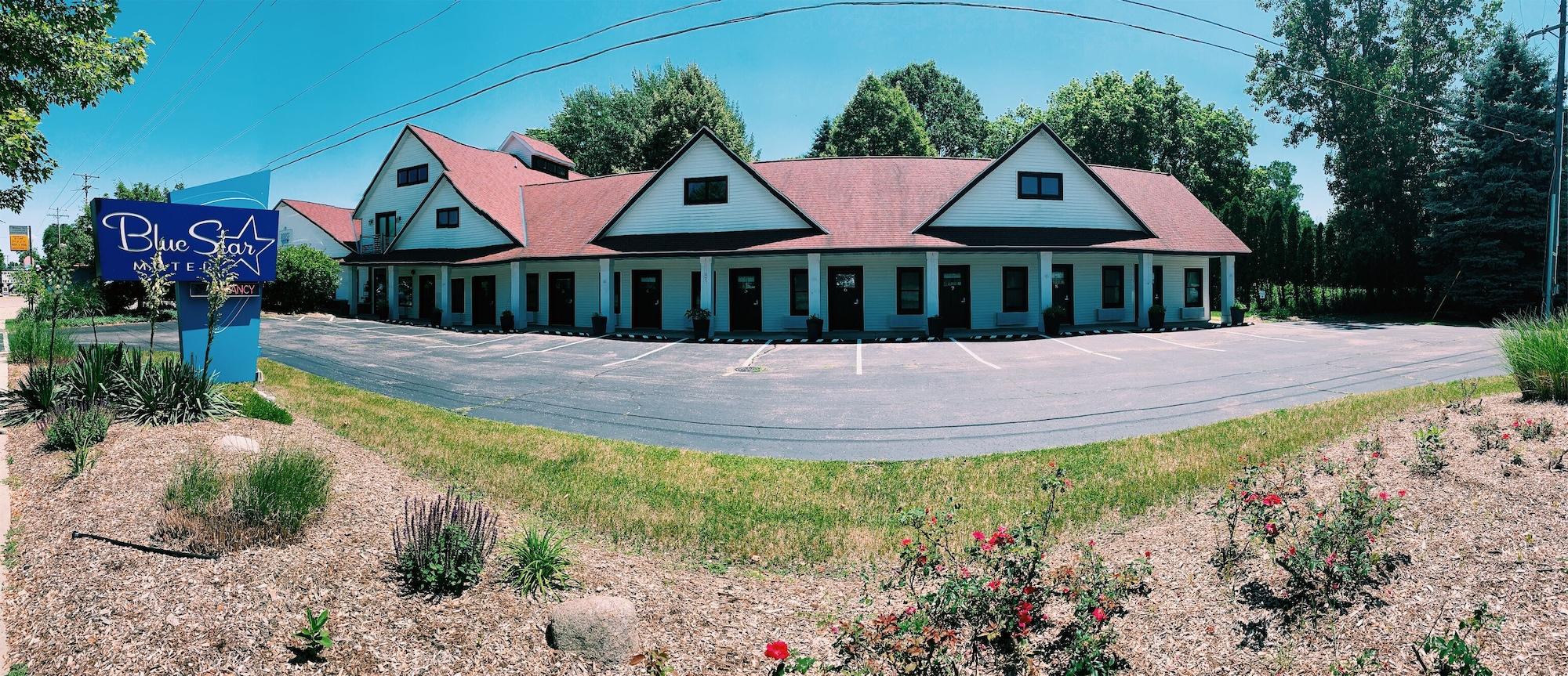 Varios Blue Star Motel