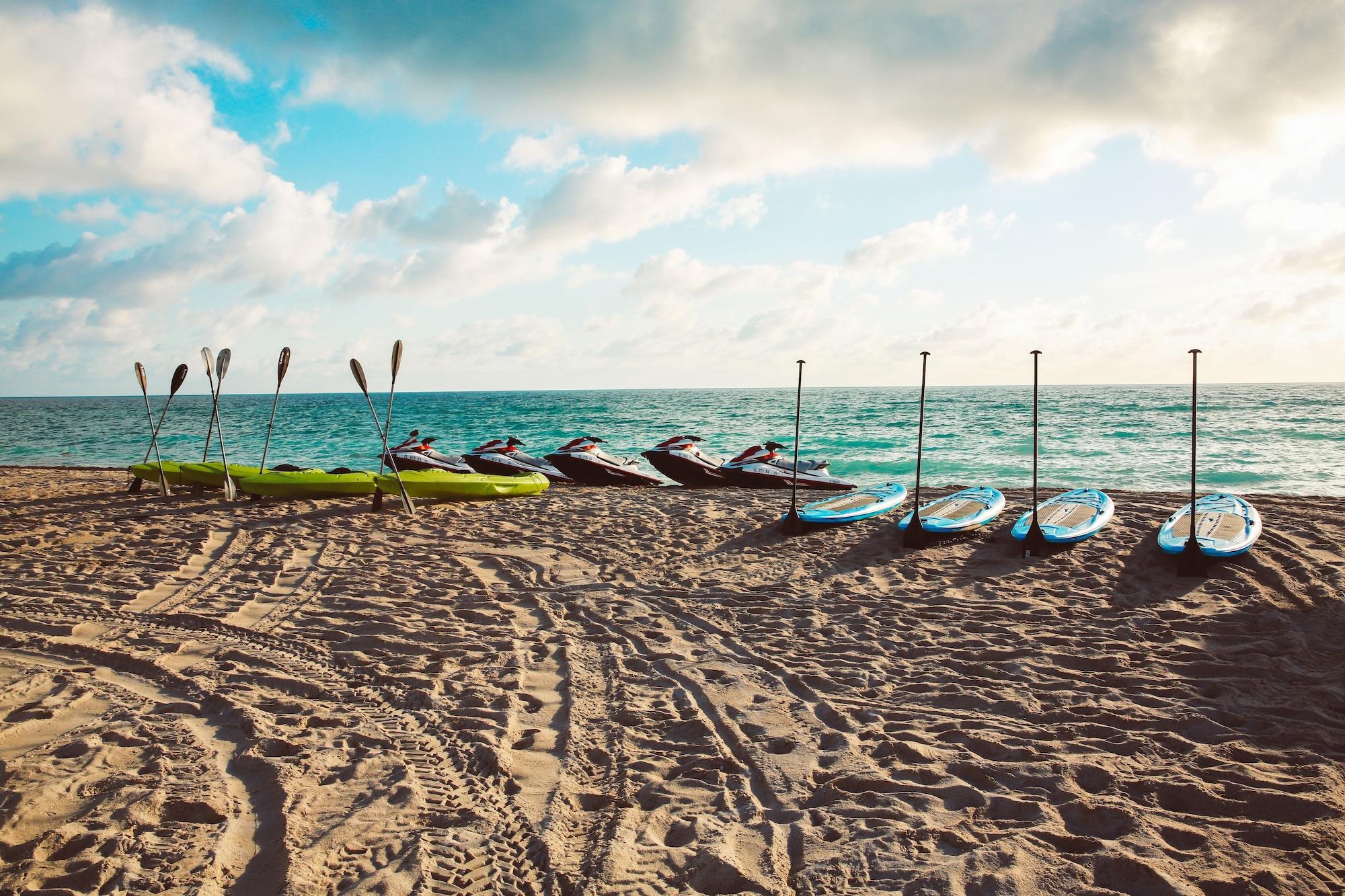 Playa Aqua Hotel & Suites