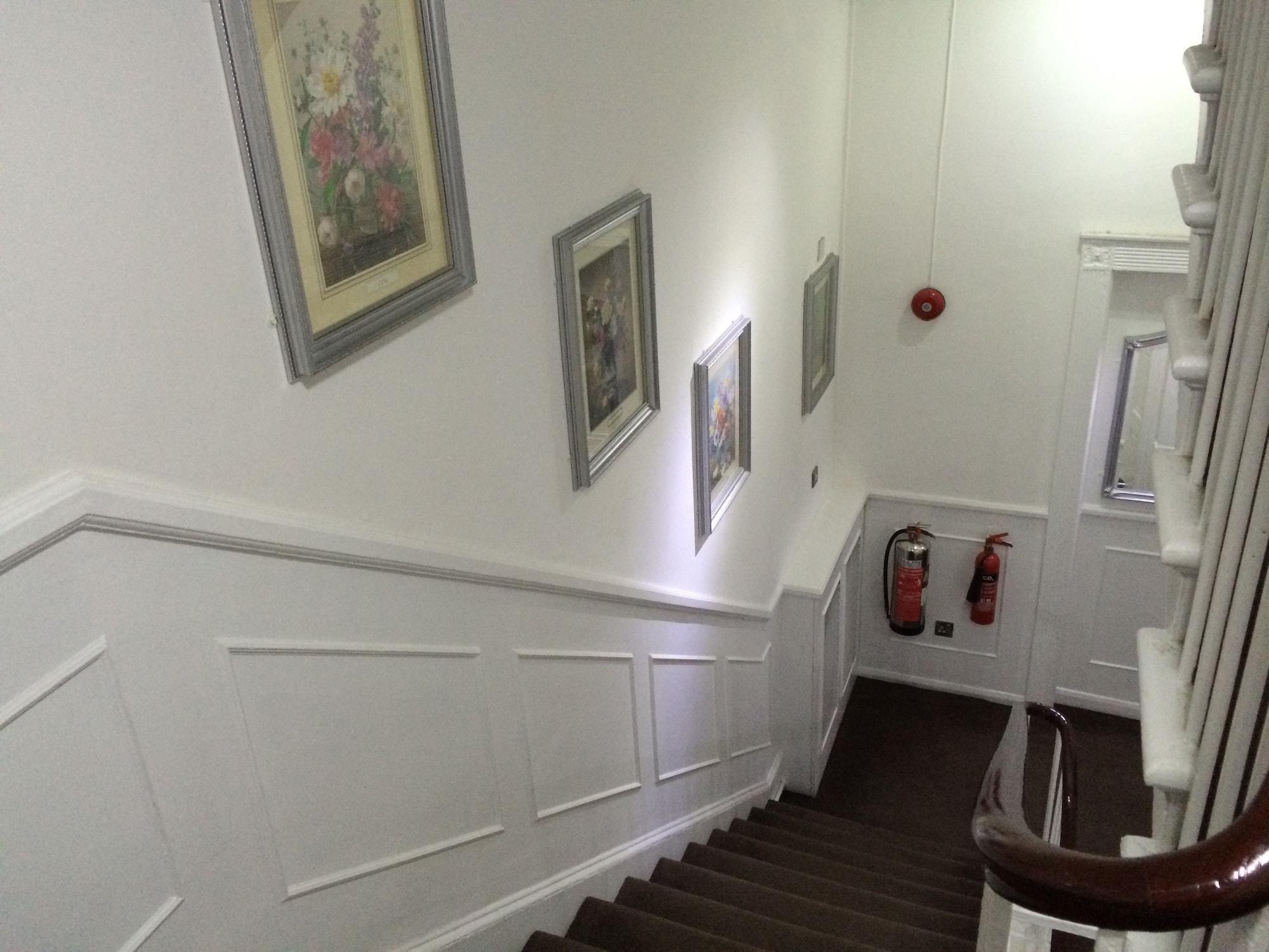 Vista Lobby London Continental Hotel