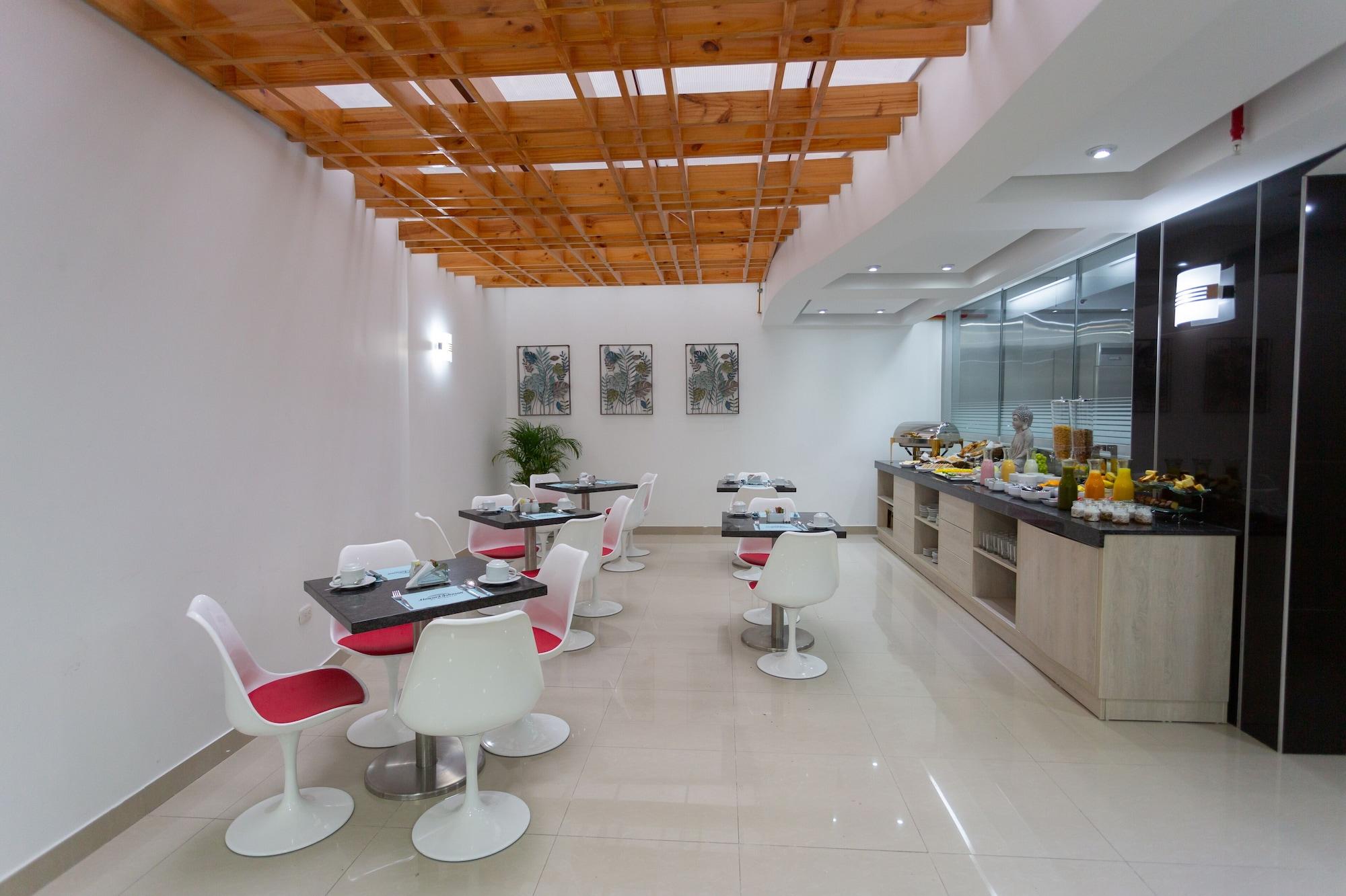 Restaurant Howard Johnson by Wyndham Lima Miraflores Art House