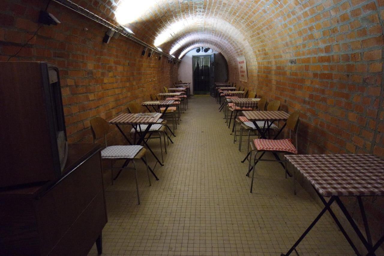 Restaurant 10-Z Bunker - Hostel