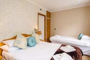 Alojamiento - The Elan Hotel